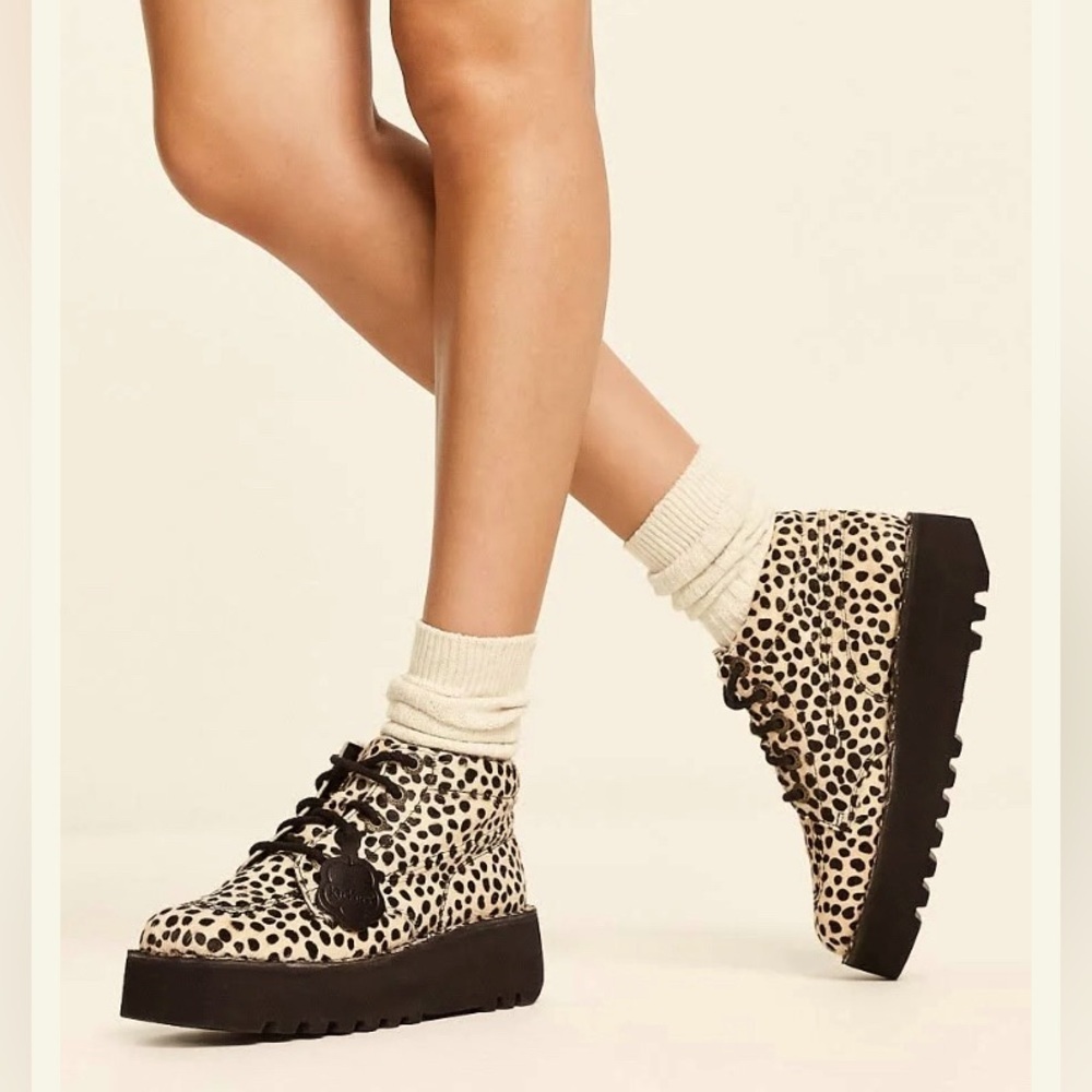 NEW - Kickers Kick hi stack boots leopard print. Size41-US(11) -Box dented/torn